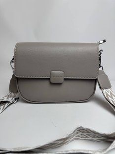 Женская сумка кроссбоди каркасная из экокожи на длинном текстильном ремешке серая 323 фото
