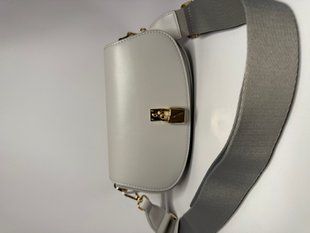 Женская сумка кроссбоди из экокожи на длинном ремешке на 1 отделение каркасная серая 7289 фото